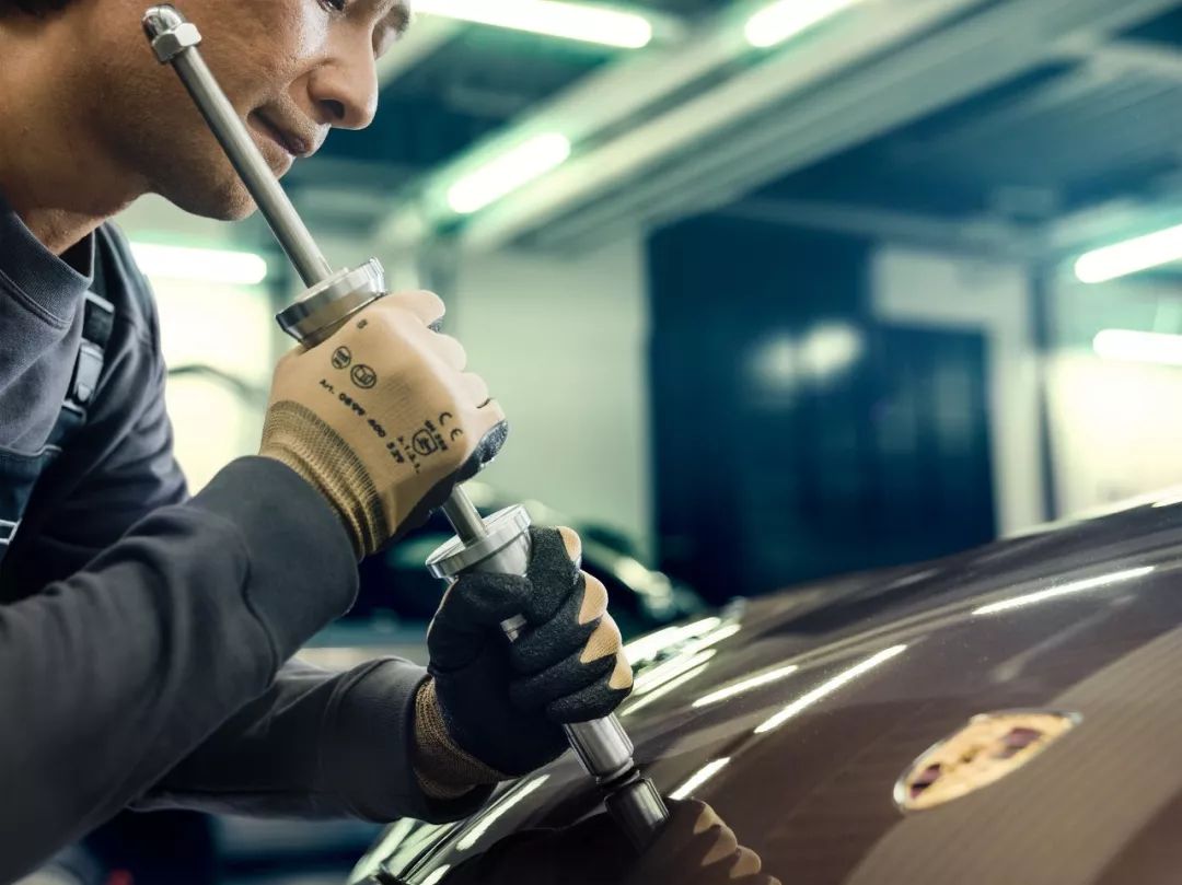 726 号【活动内容】保时捷钣金 & 喷漆参观体验保时捷维修车间参观