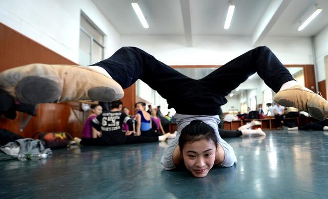 艺考生究竟有多累?7张照片揭露应试教育的残酷!家长请别流泪