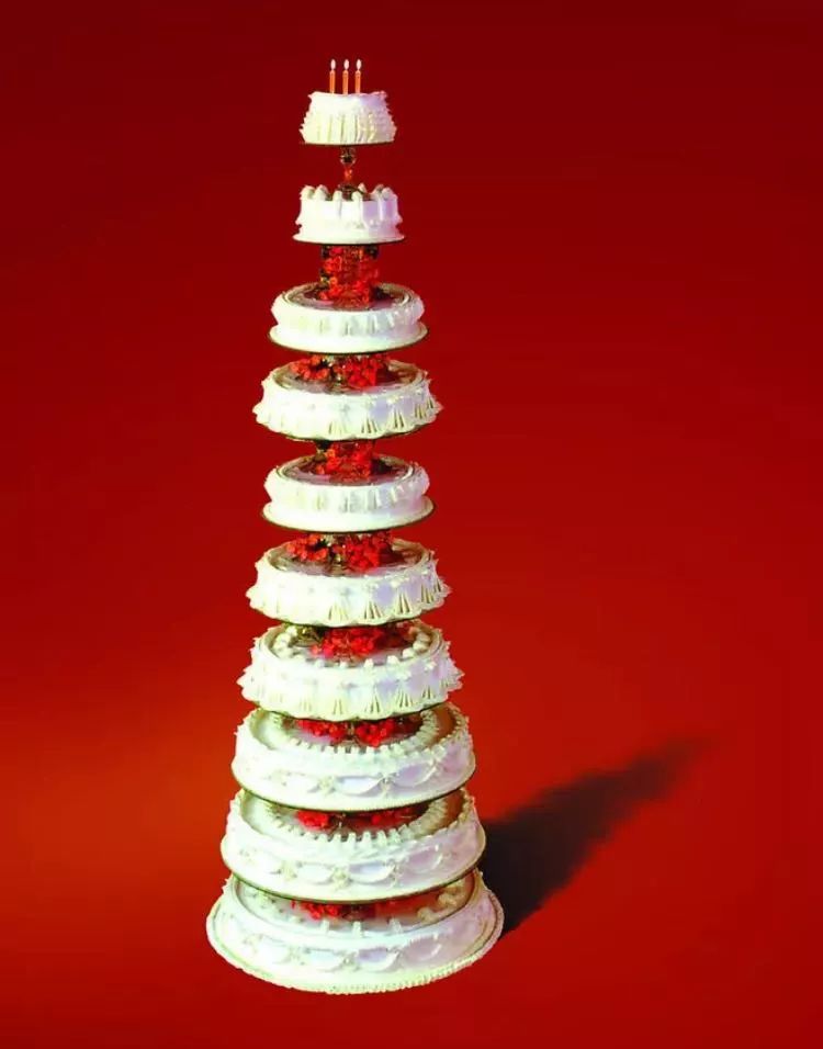 神操作十层蛋糕免费吃吃完还送面包加牛奶