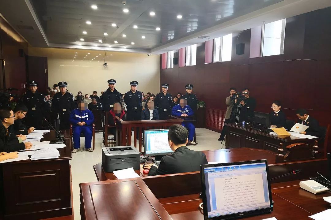 土默特右旗人民法院依法对刘月胜等四人公开宣判,全旗首起恶势力团伙