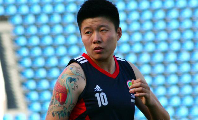 女足多人纹身1米88最美门将大花臂显眼一人胸前纹身引争议