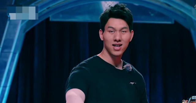 身高2米05,体重120kg,卧推190kg堪比詹姆斯,却连cba都进不了!_张鸿林