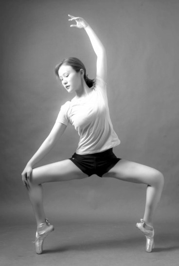 衡水学院大学生创业开办舞蹈工作室 圆孩子舞蹈梦_柳婷