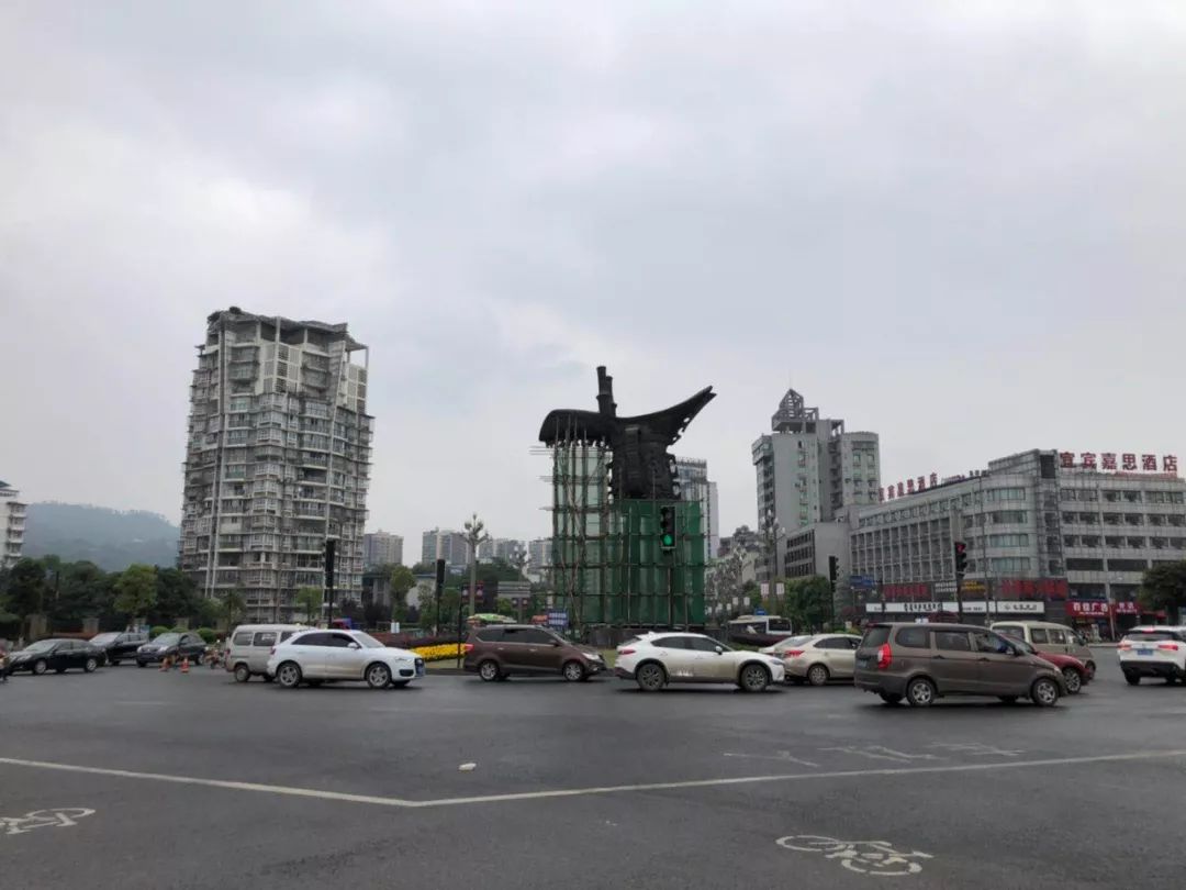 拆了拆了宜宾上江北转盘酒樽要拆了原因竟是