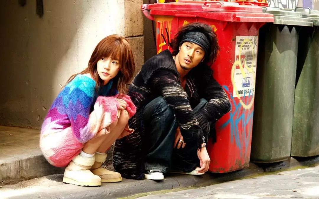 又一童年男神恋情曝光,对方竟是小17岁电竞女神?