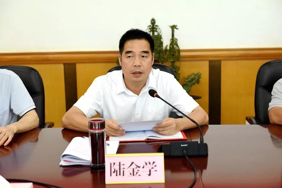 县委副书记,县长杨开源就如何解决我县党员干部干事创