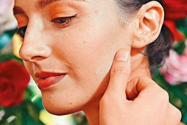 如果不搭配封闭剂使用,很容易让肌肤失水,出现干纹 / 视觉中国上文