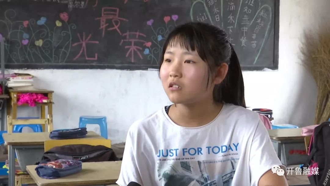 道德中心校六年级学生李欣悦听说自己的村子里有这么多的好人好事