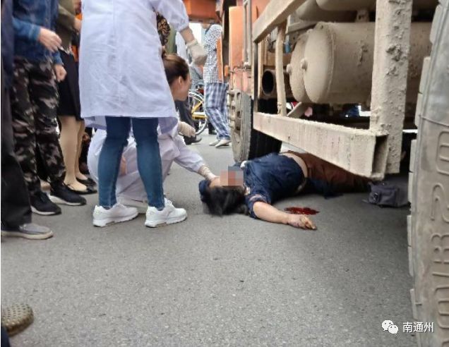 【突发】通州师范桥附近酿车祸致一女子死亡;金南桥附近一饭店发生火