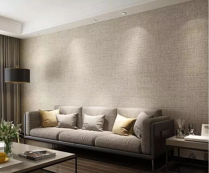 一款好的沙发如果能再搭配上流行的无缝墙布,能让居家更加美观. 返