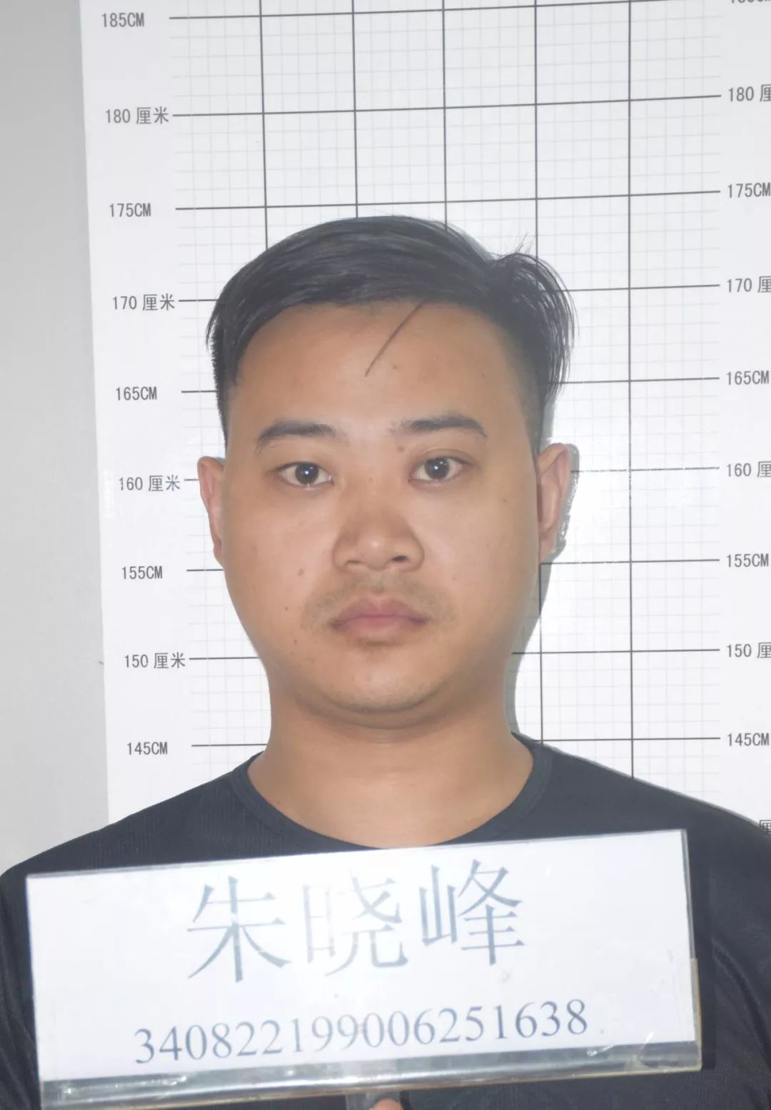 嫌疑人朱晓峰(外号:小b)嫌疑人何唯(外号:孬子)嫌疑人操鹏飞(外号:鸟)
