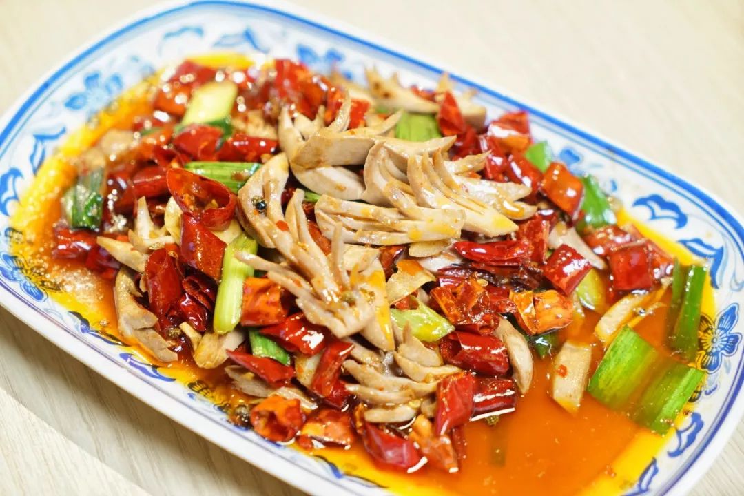 腰花处理得很干净,没有一点腥味.