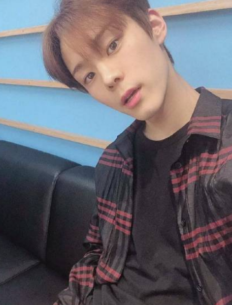 看看前车之鉴yg,杨贤硕亲口说的不看人品,结果就翻了车.