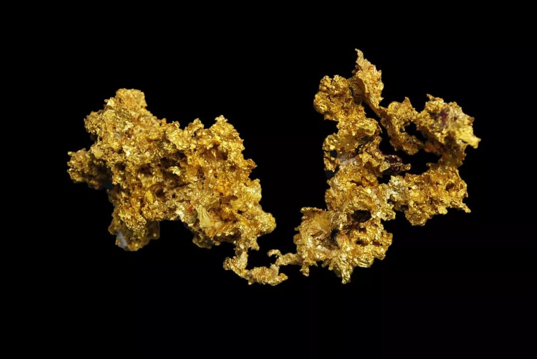 自然金▲自然金又名狗头金黄金经过风吹日晒,雨雪侵蚀,甚至深埋地底