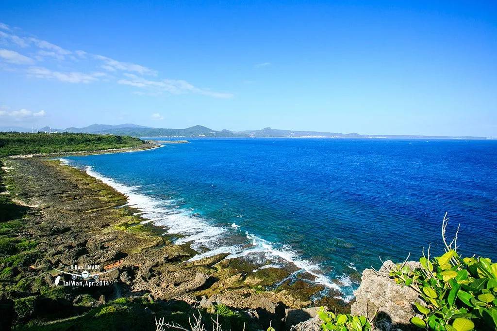 去哪儿网·24帧的生活)在龙磐公园,从陡峭的崩崖远眺曲折有致的海岸