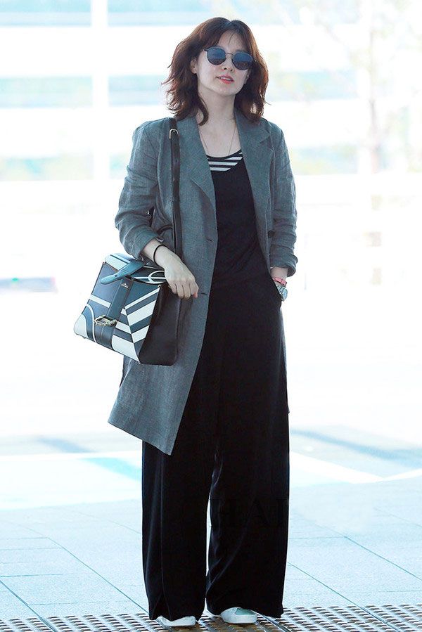 翻翻李英爱这两年的活动look 街拍,你不服都不行!