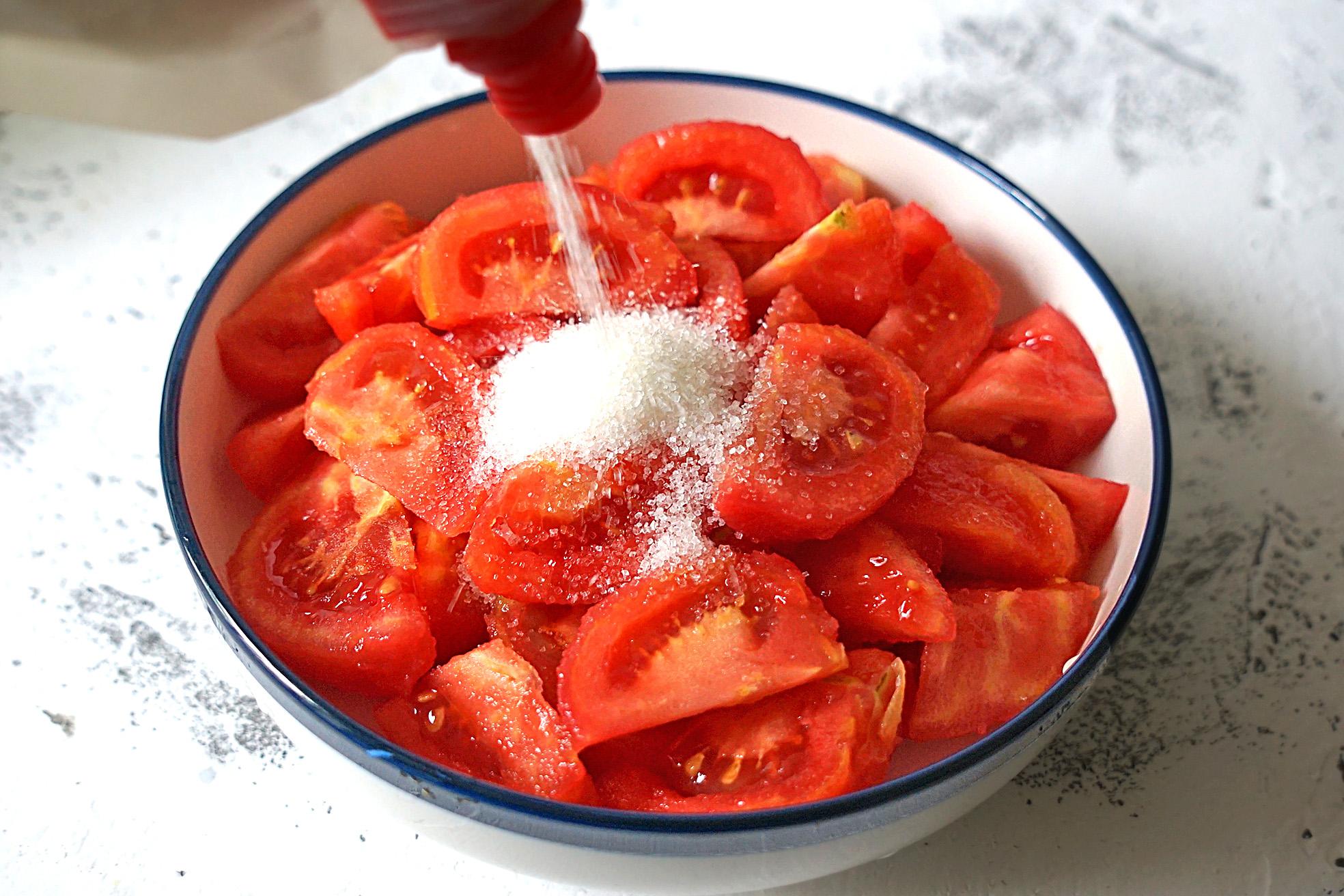 原创天热了,西红柿试试这样凉拌,酸甜可口又凉爽,每次连汤汁都不剩