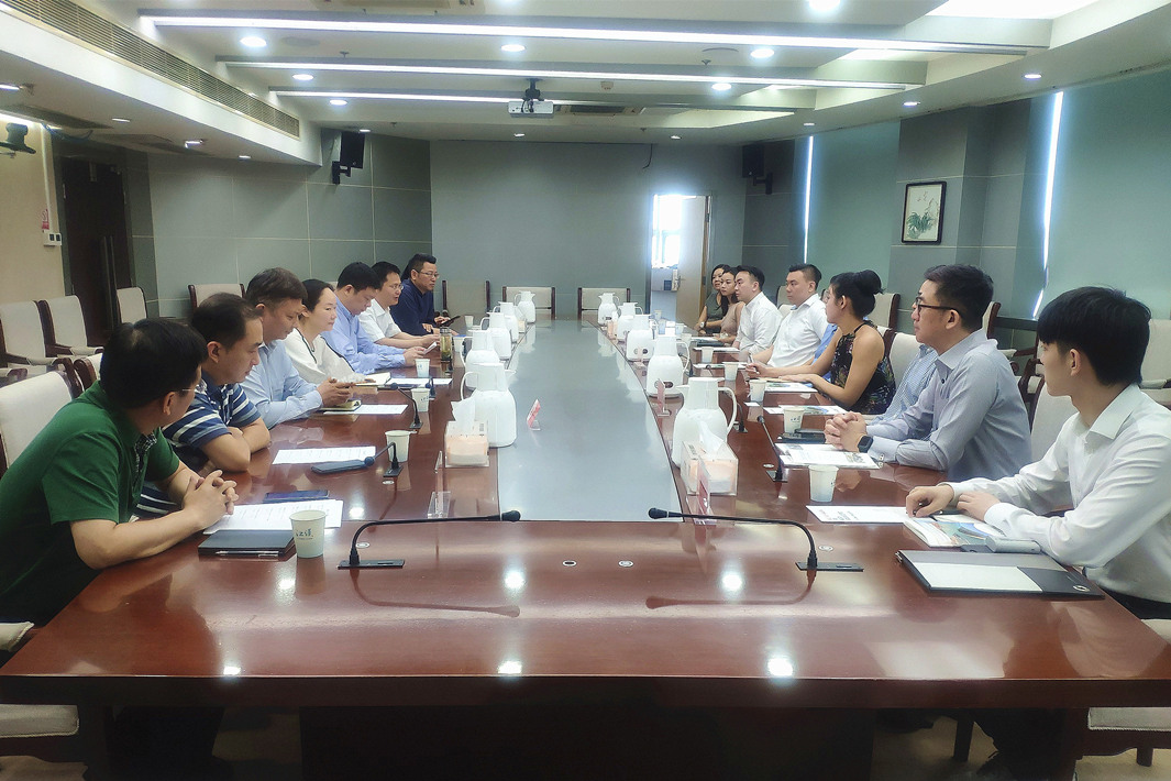 5月24日上午,江汉区区长李湛,区委副书记张胜保,副