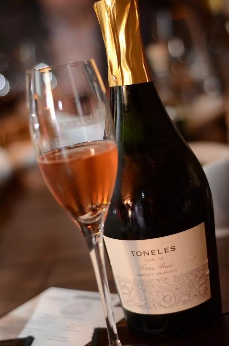 酒会邀约限量的酒里是无限的人生一起追梦直到世界尽头