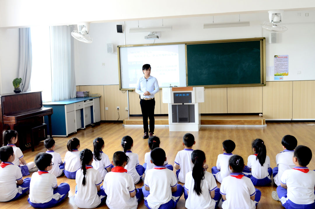 沽上讲堂讲文明守礼仪做彬彬有礼举止优雅的小学生沽上讲堂走进小站第