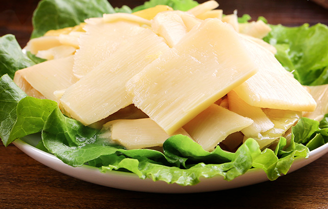 6月不吃这菜亏了,5元一斤,清香爽口,开胃护肠,提高身体免疫力_竹笋