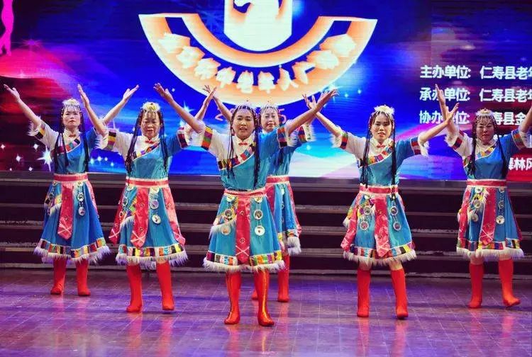 金马杯"仁寿中老年广场舞邀请赛,在仁寿县职教中心隆重开幕