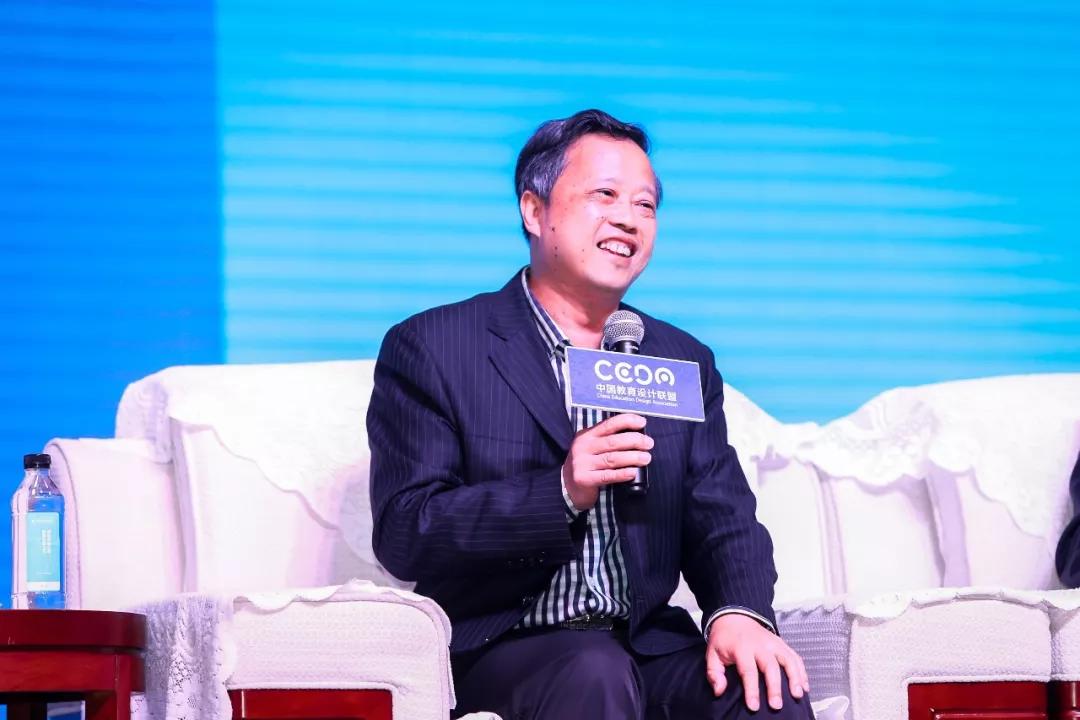 原厦门市教育局副局长任勇在《学校内涵发展的三个维度》的演讲中指出