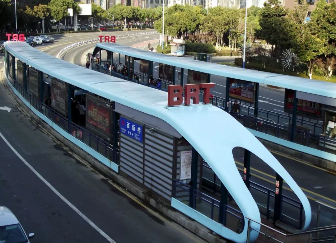 长沙首条brt于2014年正式开工,起点设在星沙.