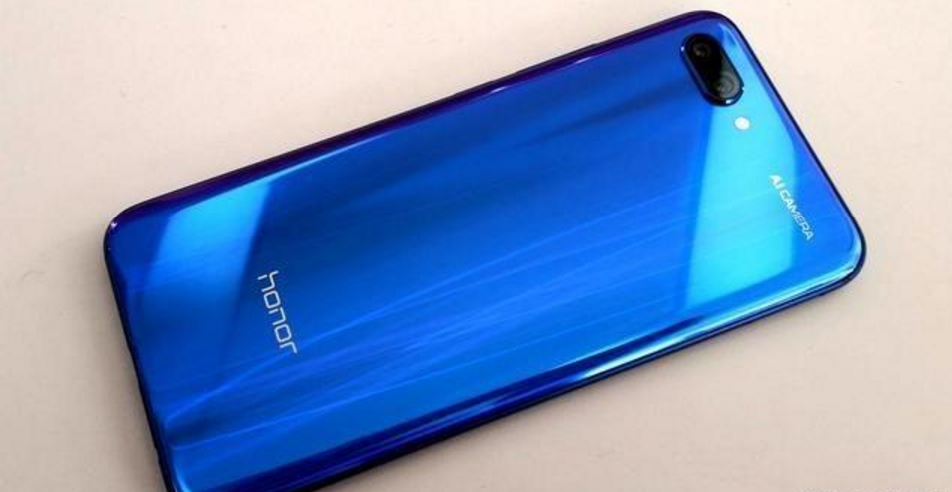 原创荣耀10与oppor17全面评测看完配置和价格哪款更让你心动