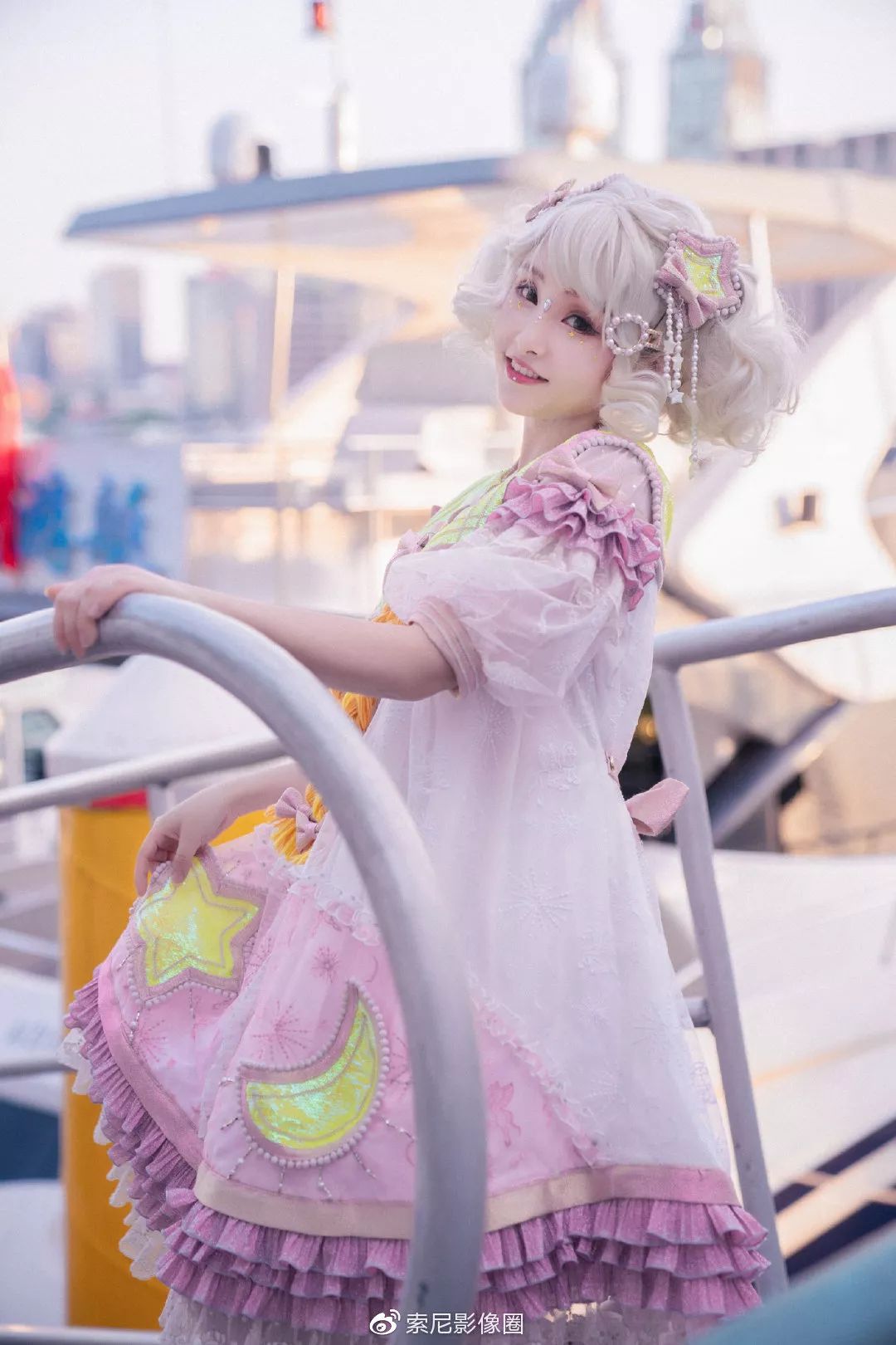 带上索尼微单a7m3拍摄日落时分的粉色lolita