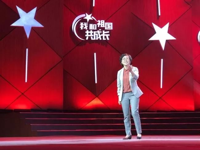 山西美女老师演讲人民日报总编此人必大红大紫