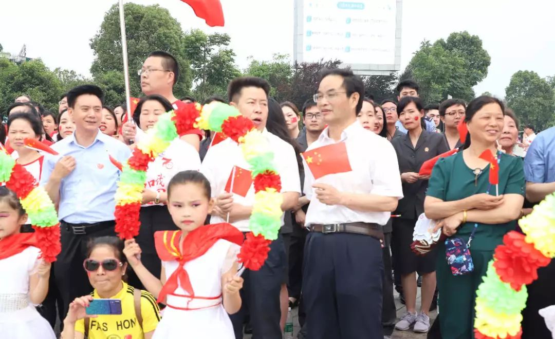 县领导余良勇,李爱佳,张亚玲,甘文伟参加.