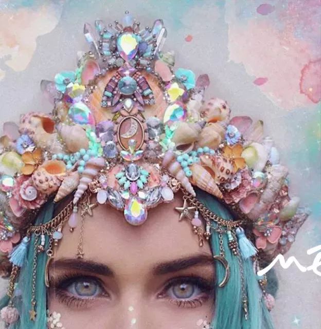 人鱼这个梦幻的元素,也是不少造型师喜欢借鉴的造型.