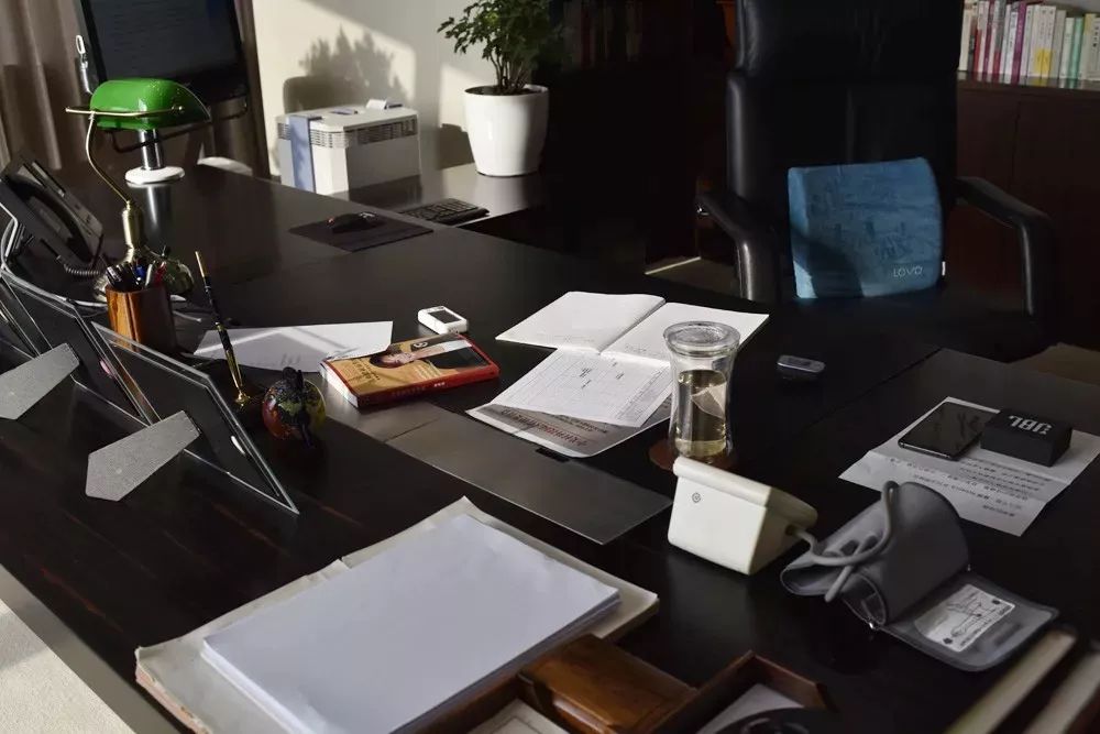 任正非的搪瓷缸和那本书藏着华为的硬核精神