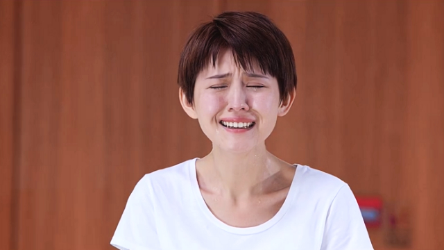 临时演员梁丹妮跑步去记者发布会边跑边回忆和李非凡的事