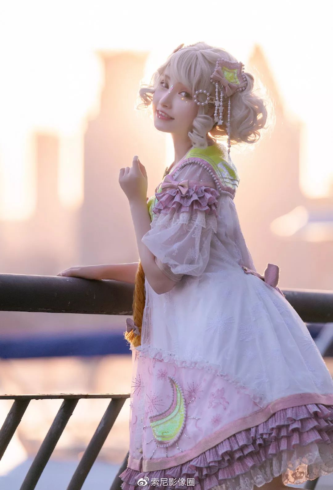 带上索尼微单a7m3拍摄日落时分的粉色lolita