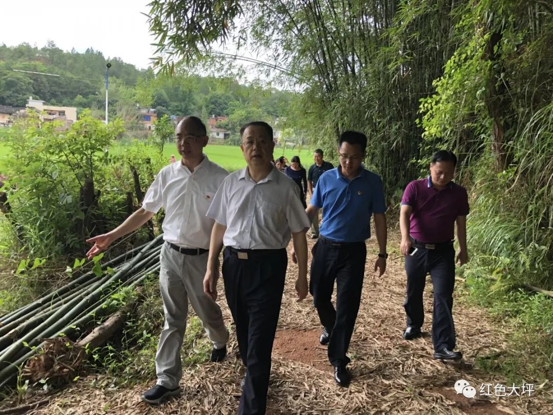 5月27日下午,省直机关工委书记李学同,省档案馆馆长陈华江一行到兰亭