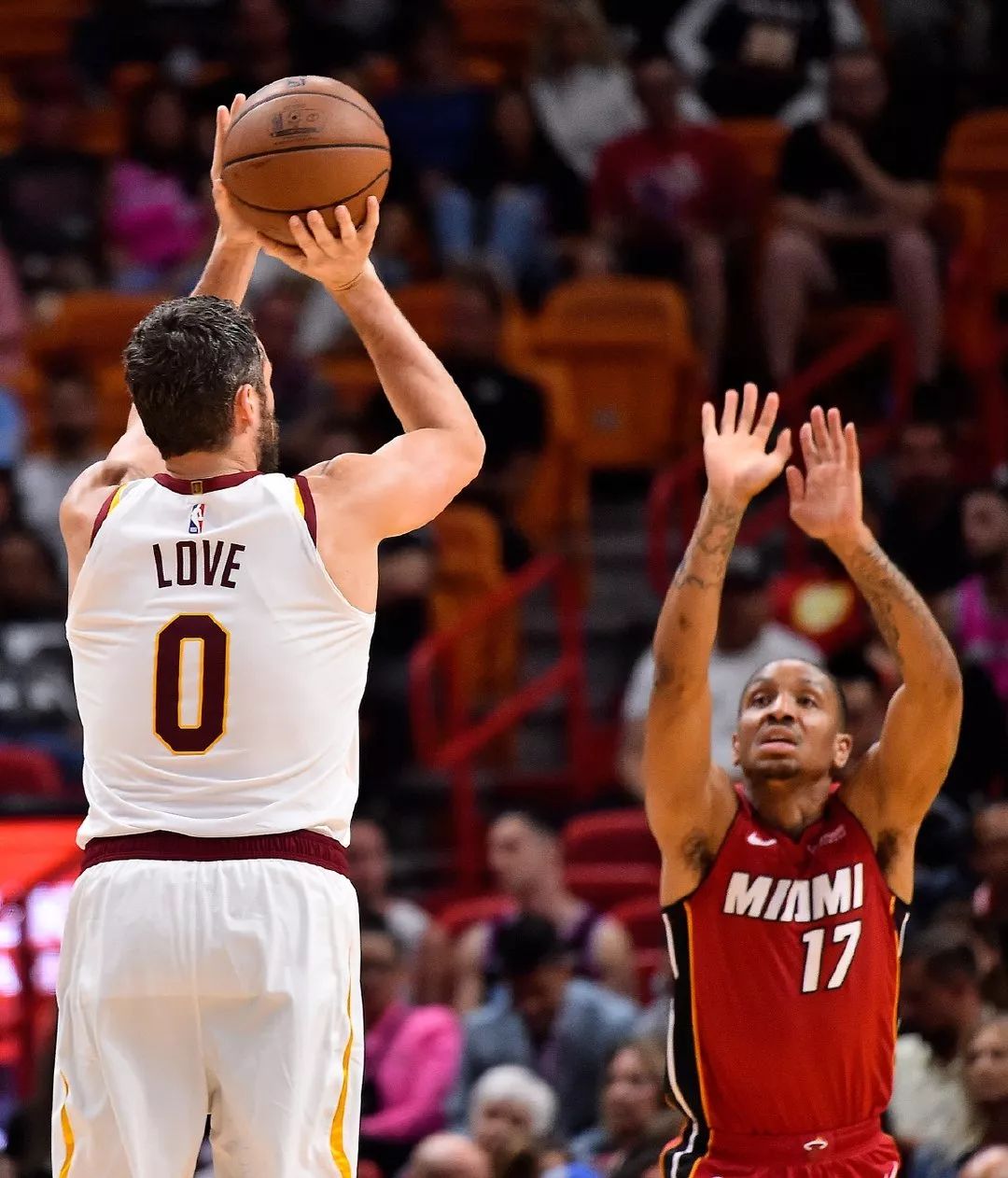 兄弟湿气太重了乐福晒照拔火罐