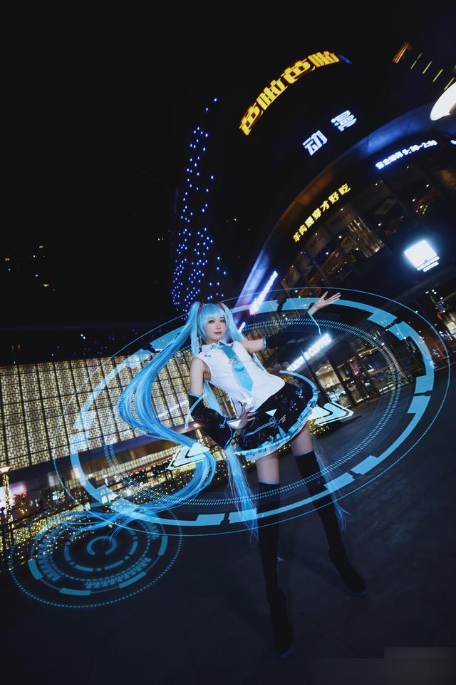 国人可爱妹子cos的初音未来质量很不错整组画面真是相当炫酷哦