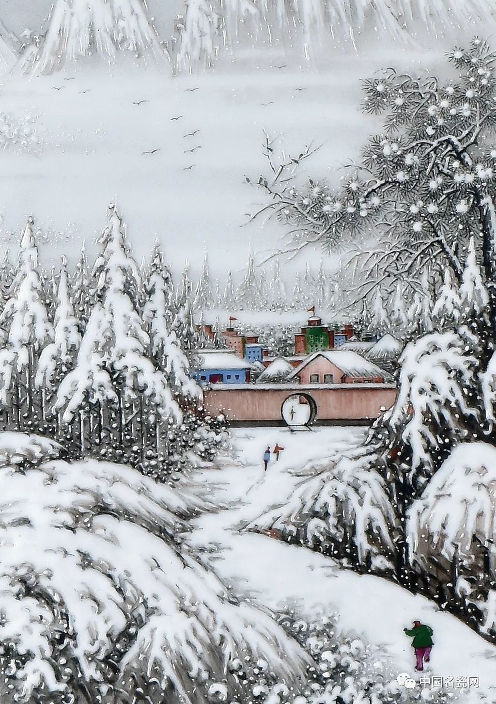 他将中国画的意蕴融入到粉彩雪景的创作当中,并在继承传统的基础上不