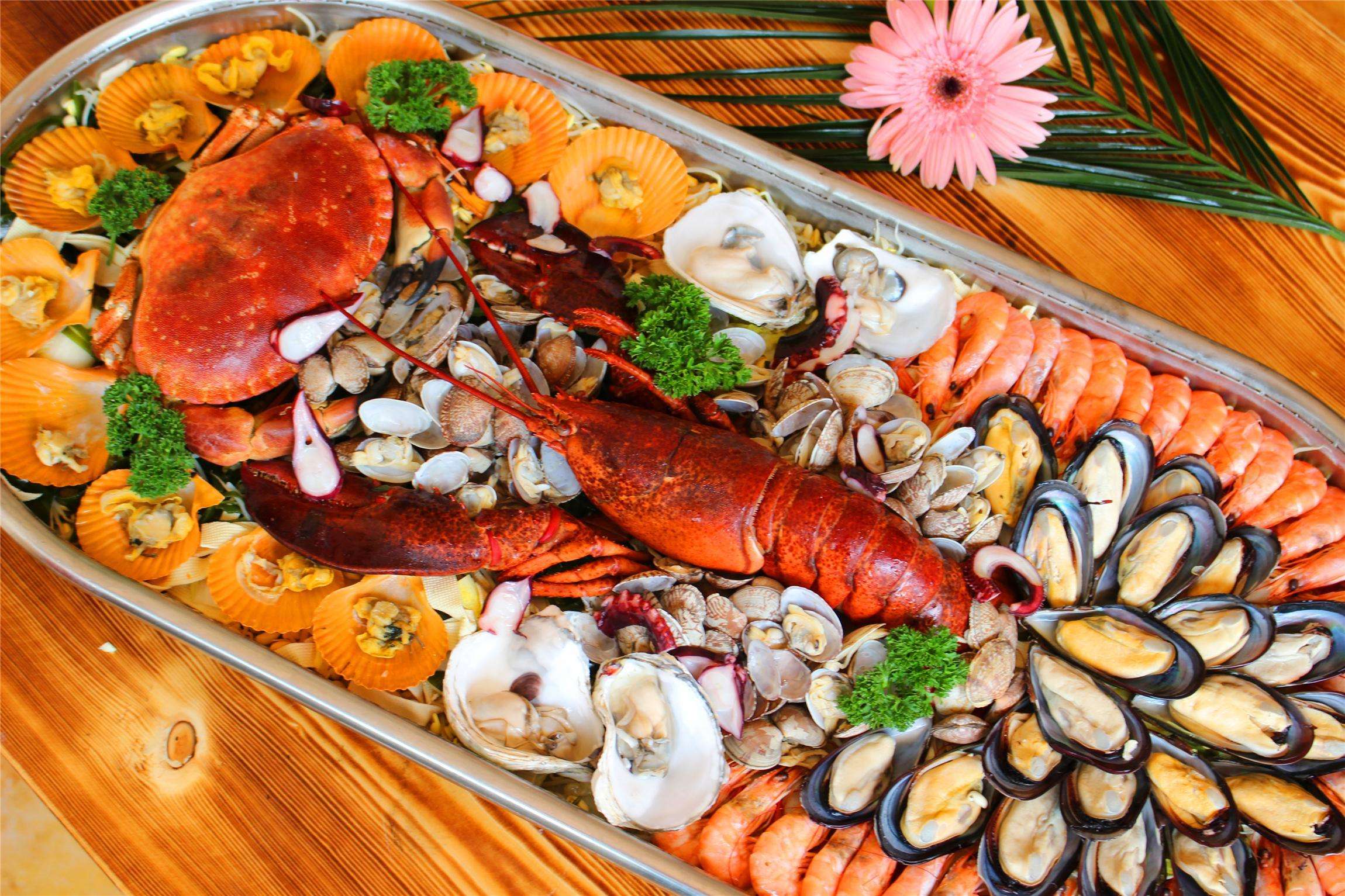 面对美味的海鲜慢性咽炎朋友可要节制啊