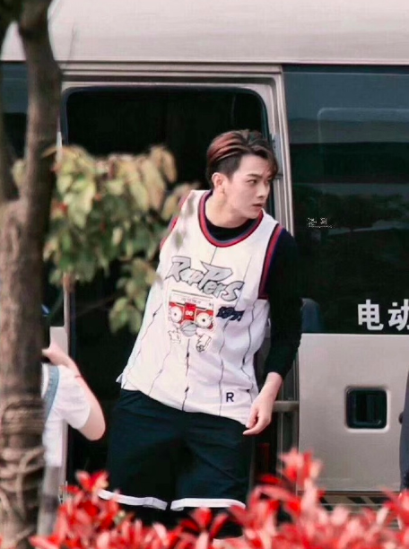 爱奇艺奔跑吧官鸿许凯撞脸爱汉堡的许凯真变胖了