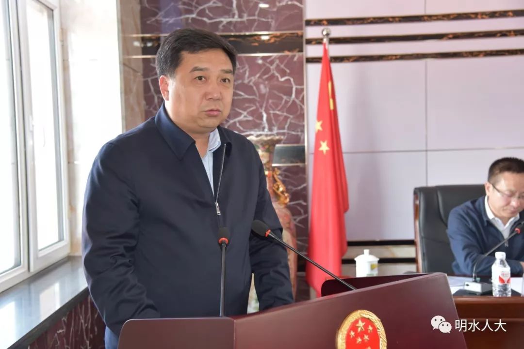 县十七届人大常委会第二十次会议召开