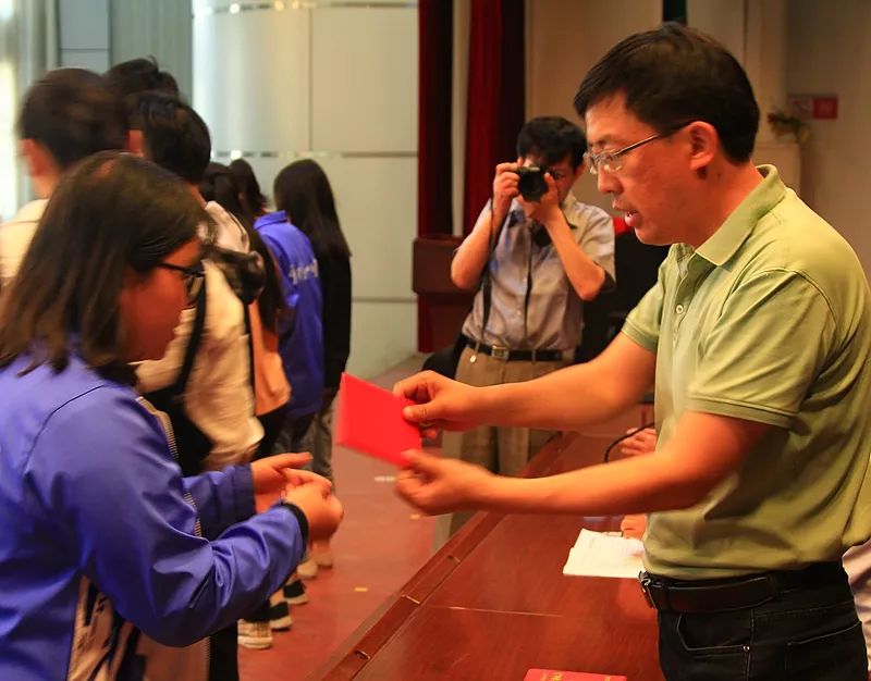 围观舒城一中举行2019届学生毕业典礼