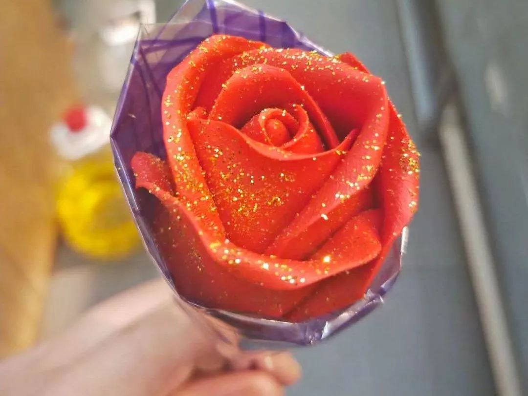 亲手做的面塑花她恢复单身,我确认自己喜欢她,所以我开始去追.