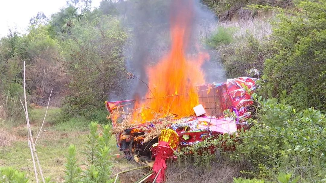 不留骨灰不留坟,他是农村第一人