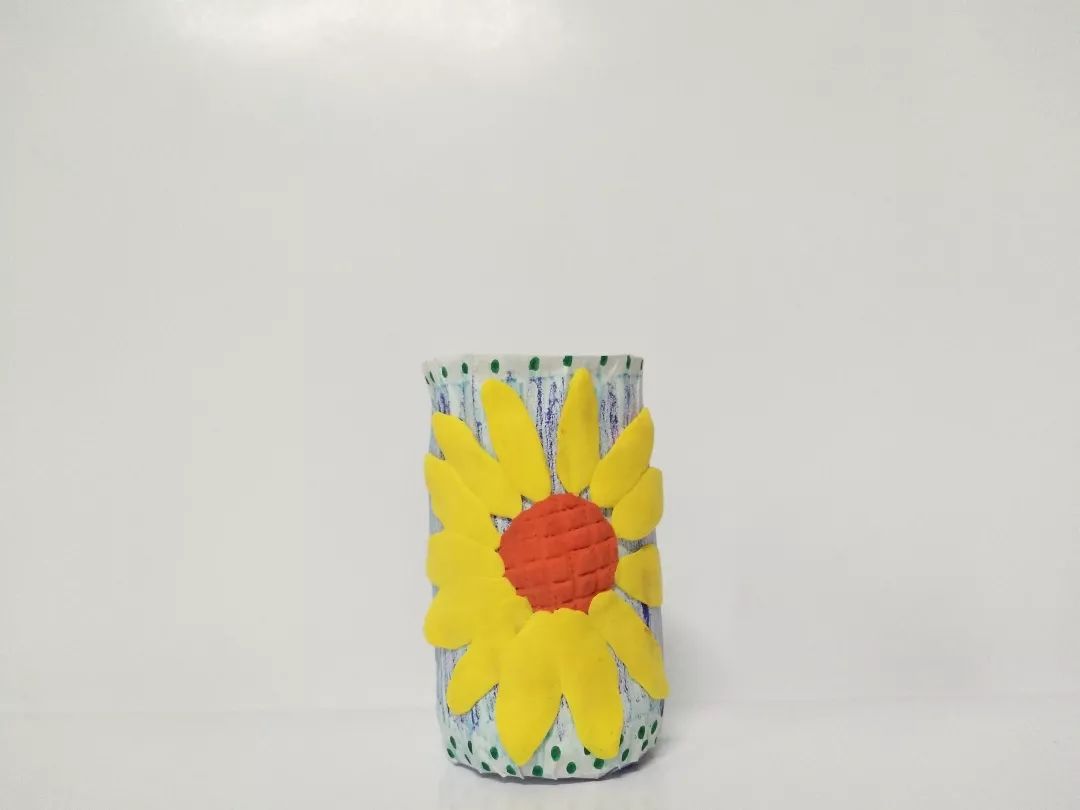 投票大学生健康传播社举办废物利用手工作品创意大赛