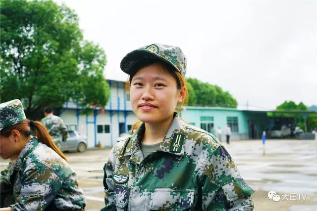 大田民兵大田美女真酷不爱红装爱武装