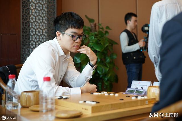 21岁柯洁保送清华大学下棋第一位就读专业与人工智能无关
