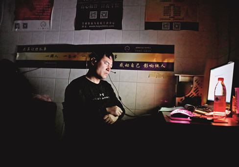 危机干预盲人接线员李勇生黑夜摆渡人